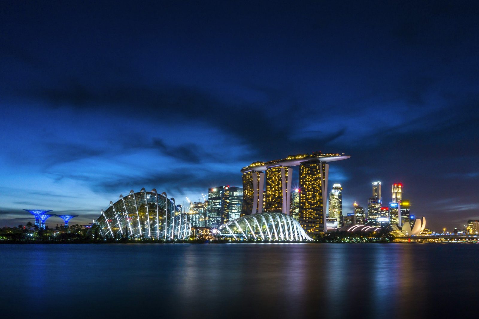 Outsourced IT Support vs In-House IT in Hong Kong